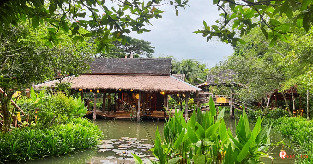 Review of the atmosphere inside Siam Niramit Phuket